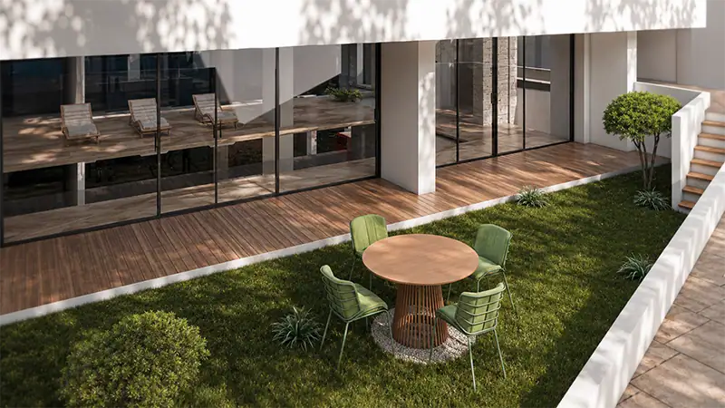 Rendu 3D patio moderne avec cuisine d'été, jardin arboré et accès à une piscine intérieure, villa dans le Sud de la France.
